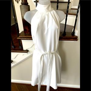Woman’s white short jumper with high neck closure in the back